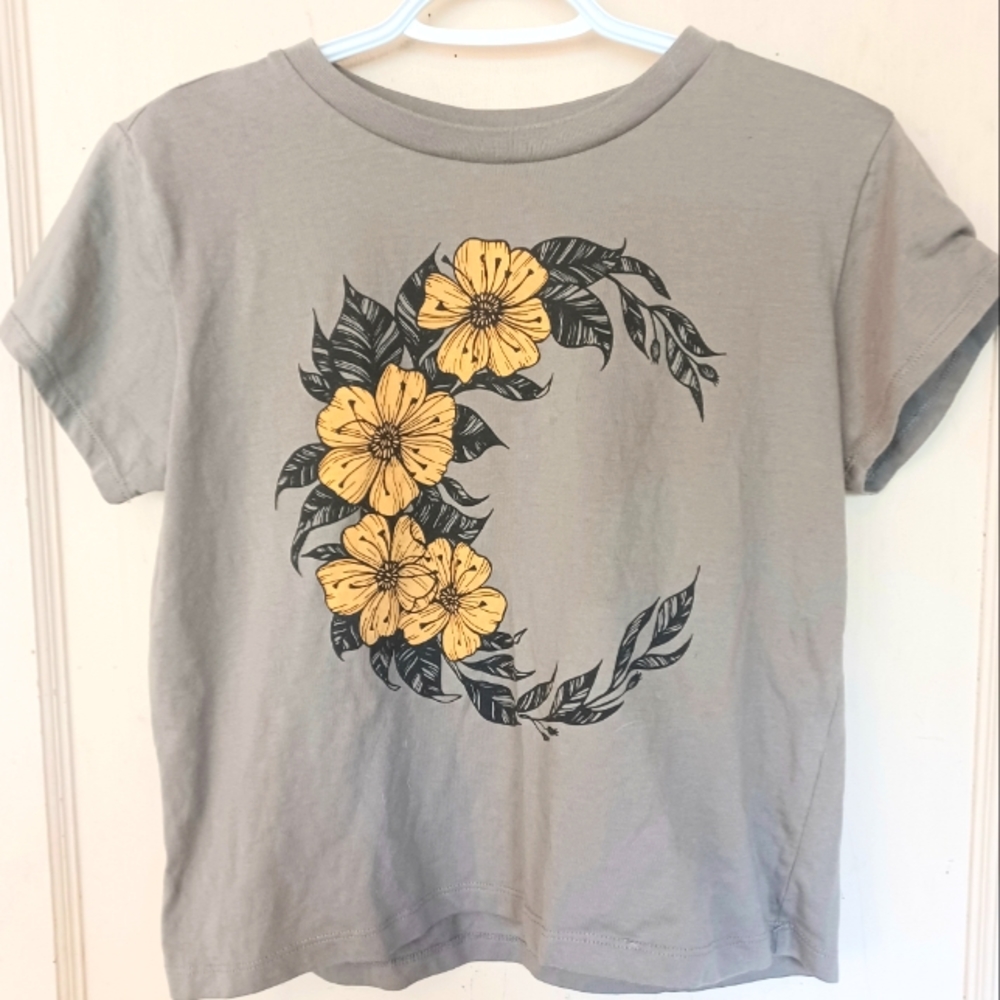 Mighty fine, Crescent Moon, yellow flowers Medium